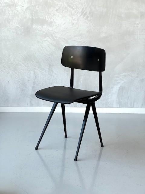 Result eetkamerstoel Friso Kramer vintage Ahrend stoel zwart, Huis en Inrichting, Stoelen, Gebruikt, Vintage, Ahrend, Ophalen of Verzenden