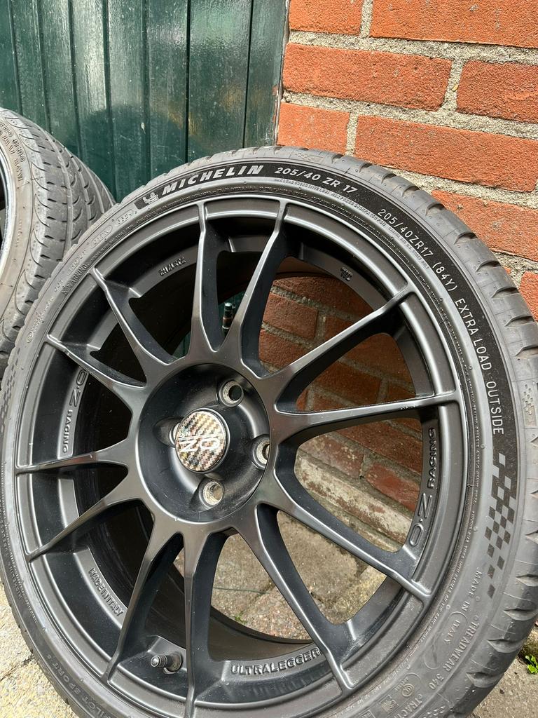 OZ Ultraleggera 17 inch 4x100 met goede banden !, Ophalen, Gebruikt, Velg(en), 17 inch