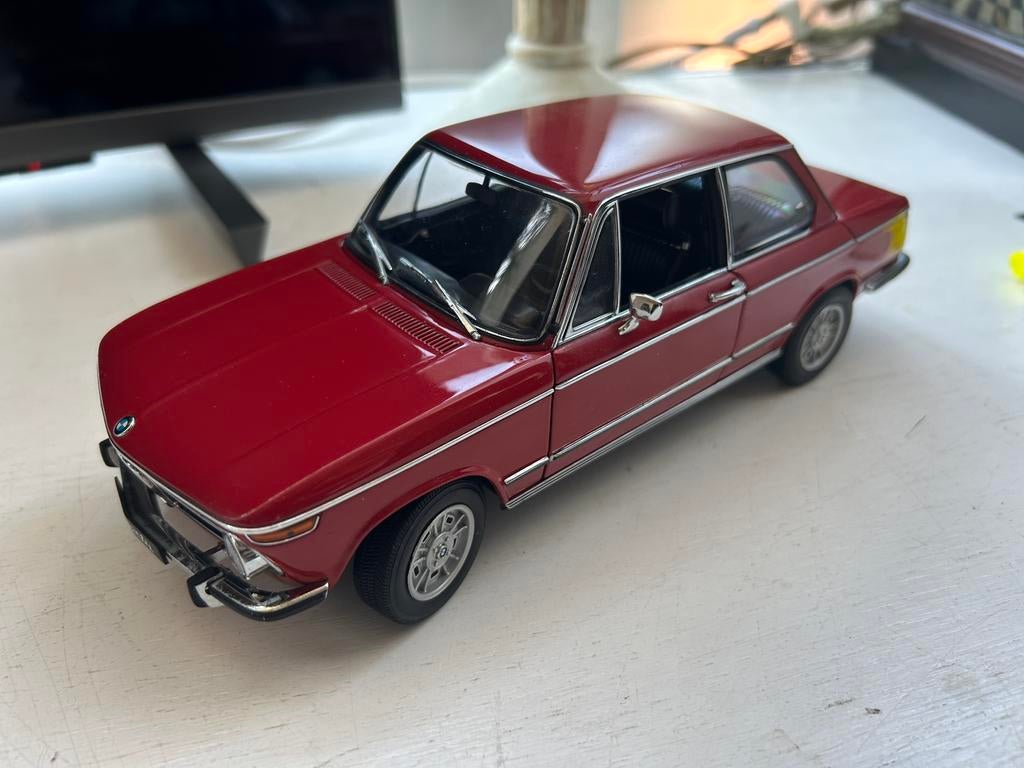 AUTOart Millennium 1:18 Bmw 2002 Tii 70509 rood, Ophalen of Verzenden, Zo goed als nieuw, Auto, Overige merken