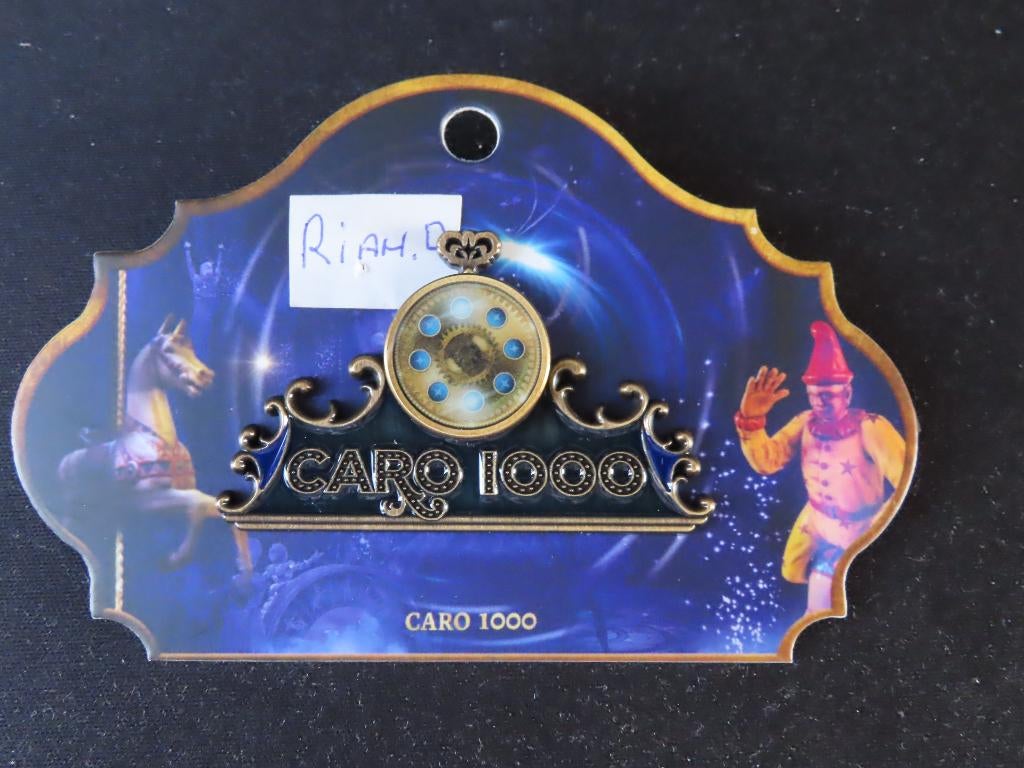 Efteling pin Caro 1000ste voorstelling., Ophalen, Nieuw, Button of Speldje