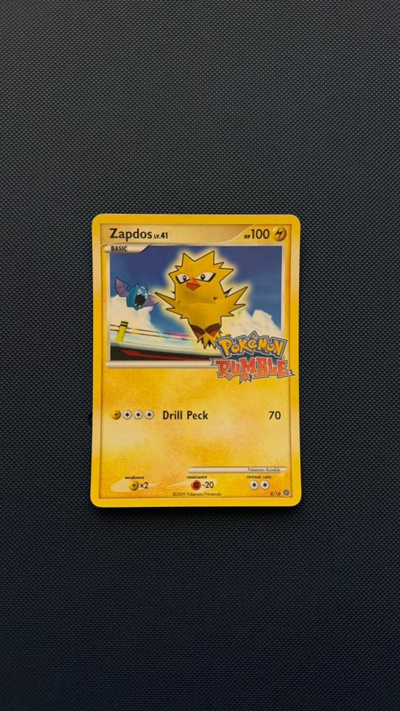 Zapdos Rumble kaart Ex - Inclusief sleeve en toploader, Ophalen of Verzenden, Zo goed als nieuw, Losse kaart