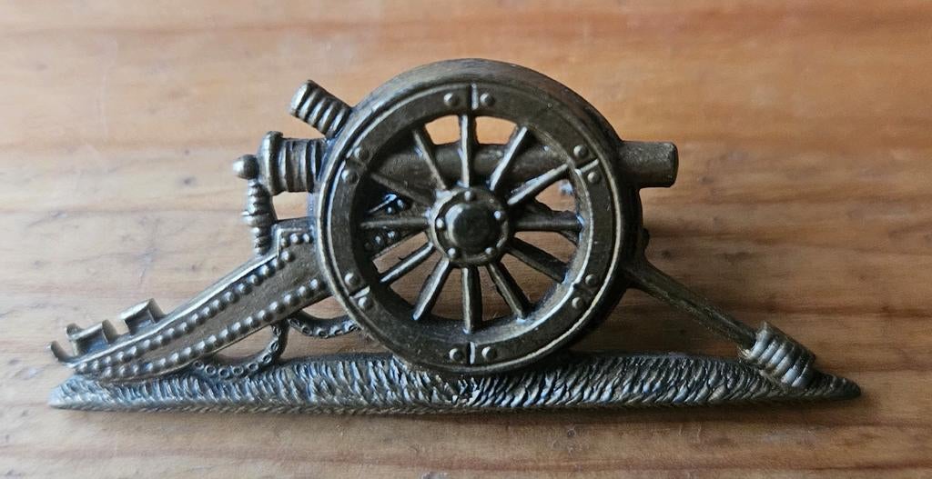 Wo1 Royal Artillery Regiment badge, Verzamelen, Ophalen of Verzenden, Landmacht, Engeland, Embleem of Badge