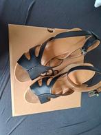Ugg sandalen met sleehak, zwart leer, Zwart, Zo goed als nieuw, Ugg, Sandalen of Muiltjes