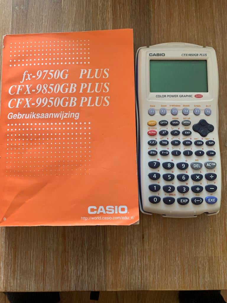 Casio calculator type CFX-9850GB PLUS, Ophalen of Verzenden, Grafische rekenmachine, Zo goed als nieuw
