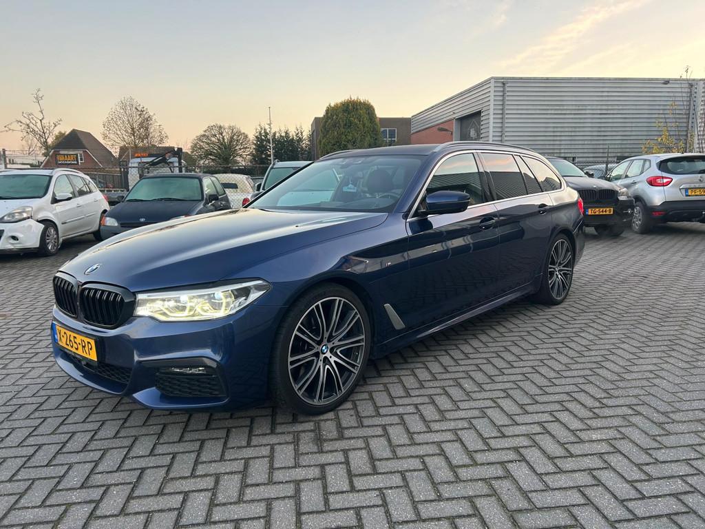 BMW 5-serie Touring 540i xDrive High Executive | STUURVERW |, Automaat, Gebruikt, 2000 kg, Blauw