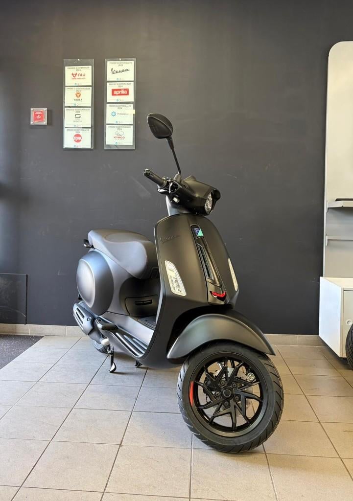 NIEUW! Vespa Sprint 2026, Fietsen en Brommers, Brommers | Overige merken, Nieuw, Maximaal 45 km/u, Ophalen