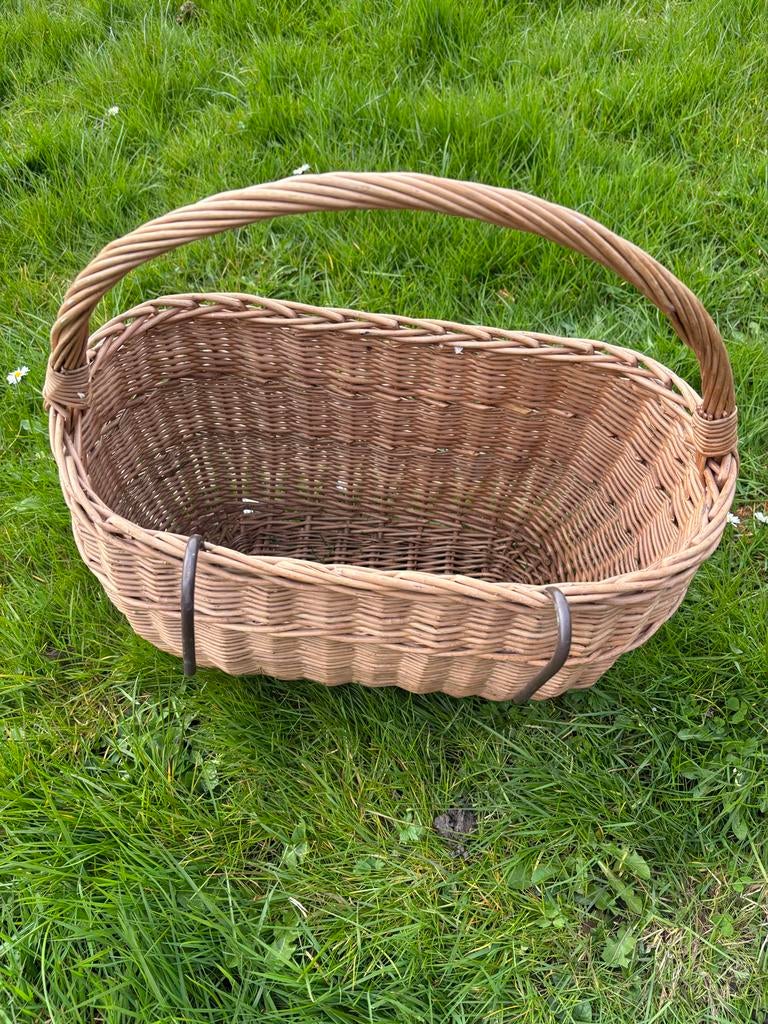 Mooie rieten fietsmand - zo goed als nieuw, Ophalen of Verzenden, Zo goed als nieuw, Fietsmand