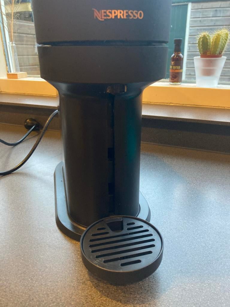 Nespresso Vertuo koffiezetapparaat, Gebruikt, Koffiemachine, Ophalen of Verzenden, 1 kopje