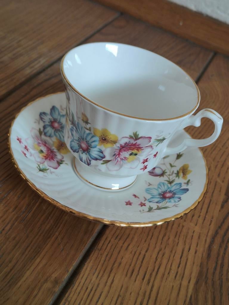 Royal Windsor Thee kop en schotel, porselein servies, Antiek en Kunst, Antiek | Servies los, Ophalen of Verzenden