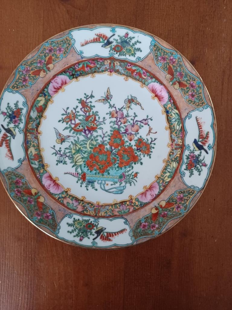 Decoratief Chinees bord met bloemen en vogels. 25,5 cm., Antiek en Kunst, Antiek | Wandborden en Tegels, Ophalen of Verzenden