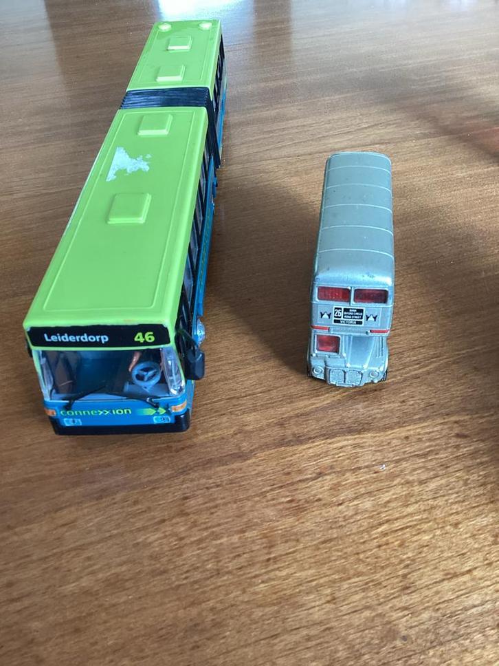 2 modelbussen: Connexion en Engelse dubbeldekker, Verzamelen, Overige Verzamelen, Gebruikt, Ophalen of Verzenden