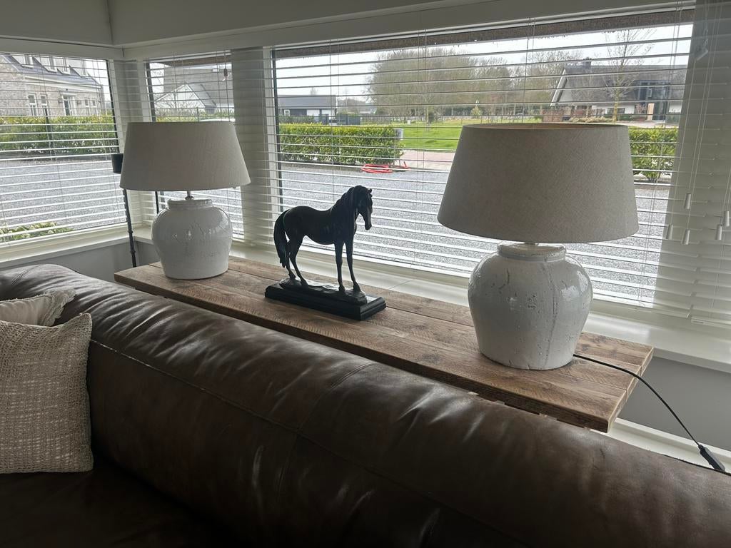 Twee witte keramieken lampen met linnen beige kap, Huis en Inrichting, Lampen | Tafellampen, Ophalen of Verzenden, Zo goed als nieuw