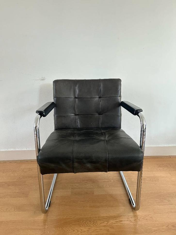 Black chair - Fauteuil, Huis en Inrichting, Fauteuils, Gebruikt, Leer, Metaal, 50 tot 75 cm, Minder dan 75 cm, Ophalen