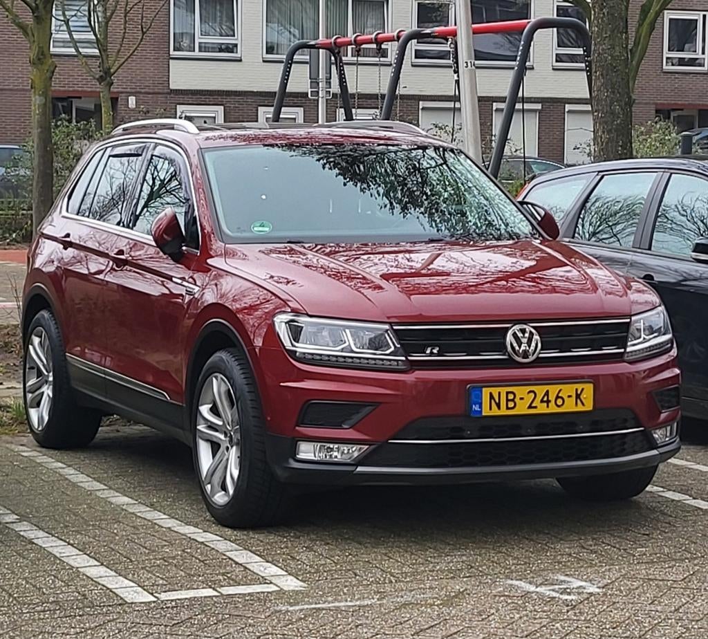 Volkswagen Tiguan 1.4 TSI 110KW/150PK 6DSG M16 2017 Rood, Auto's, Volkswagen, Particulier, Tiguan, 360° camera, ABS, Achteruitrijcamera