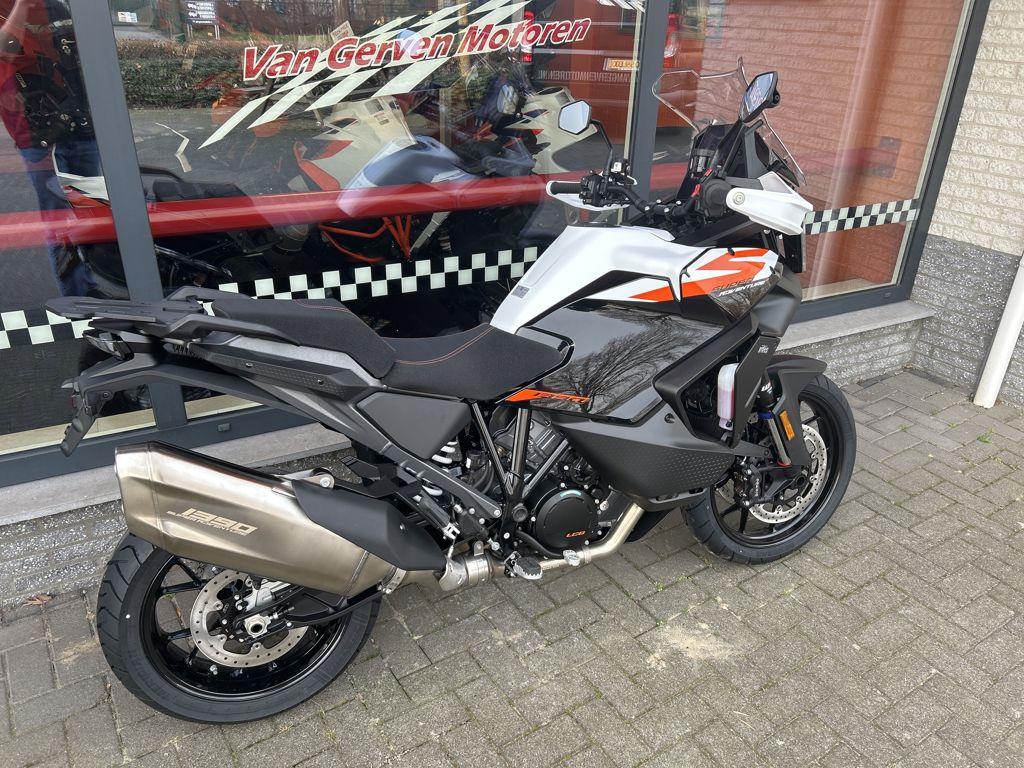 KTM 1390 SUPER ADVENTURE S 2026, Bedrijf, Naked bike
