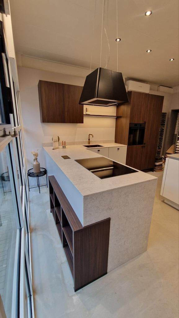 Showroomkeuken schier eiland ATAG zand walnoot, Ophalen, Overige typen, Nieuw, Met kookeiland