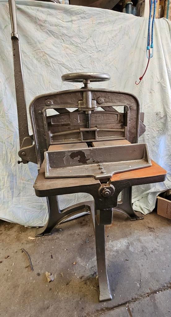 Antieke gietijzeren boeken papier snijder, Ophalen