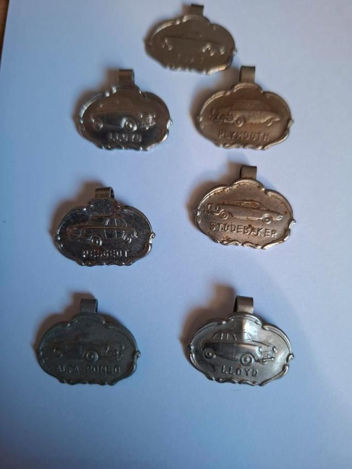 Auto merk clips / hangers (7 stuks) in één koop, Verzamelen, Automerken, Motoren en Formule 1, Gebruikt, Auto's, Ophalen of Verzenden
