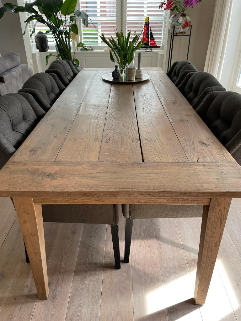 Robuuste houten eettafel met 8 comfortabele stoelen, Huis en Inrichting, Tafels | Eettafels, Ophalen, Gebruikt, 200 cm of meer
