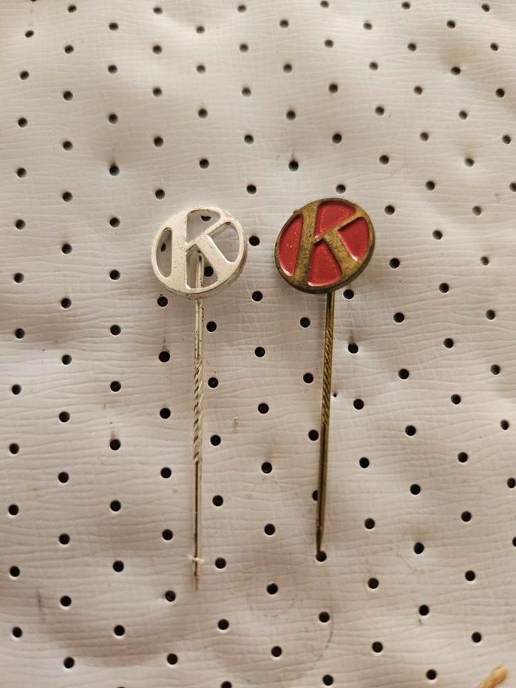 Vintage Speldjes Krommenie Linoleum - Set van 2, Verzamelen, Speldjes, Pins en Buttons, Gebruikt, Speldje of Pin, Overige onderwerpen