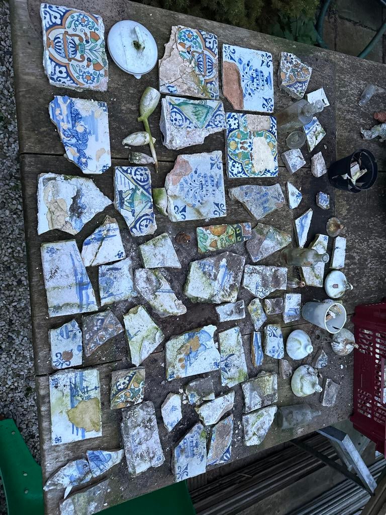 Bodemvondsten: Tegelscherven, pijpenkoppen en meer, Ophalen of Verzenden