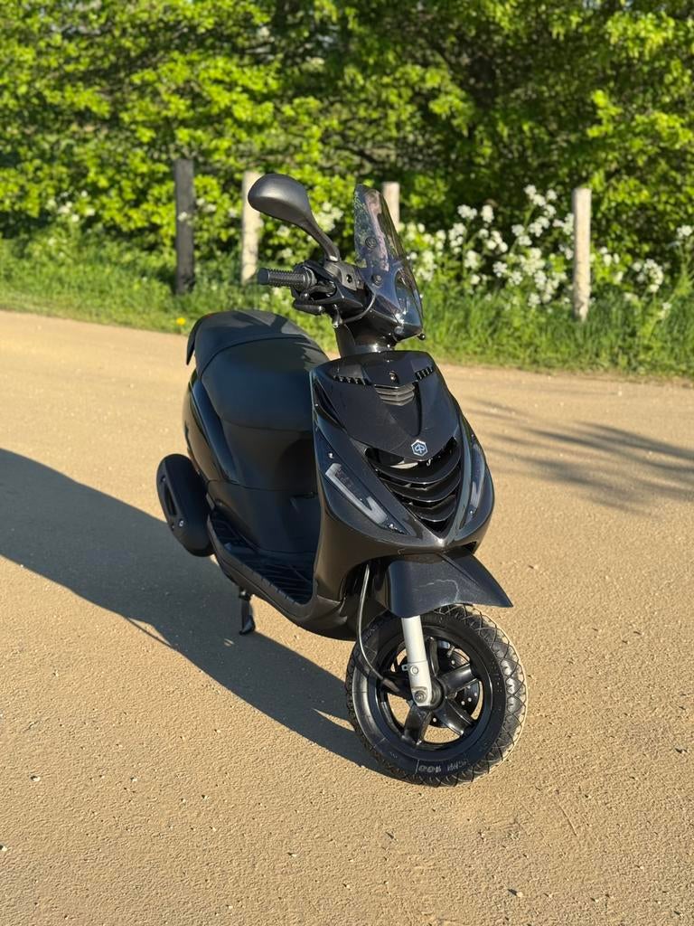 Piaggio Zip iGet 2019 | 10000 km | 4T 3V Injectie | Brom, Ophalen, Maximaal 45 km/u, Zip, Zo goed als nieuw