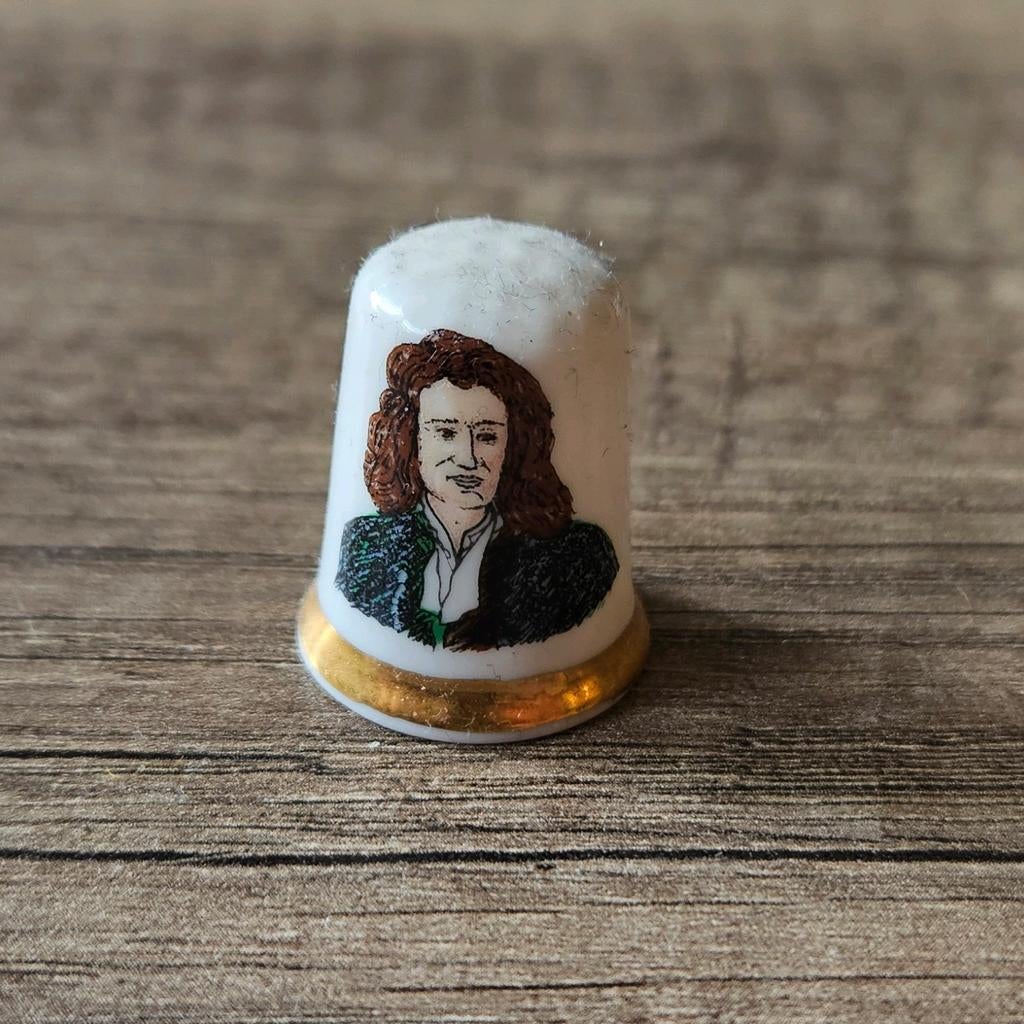 Vingerhoedjes verzamelen-bekende personen-vingerhoed, Verzenden, Zo goed als nieuw, Porselein