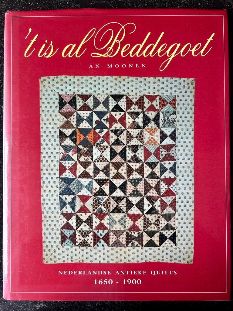 Moonen - 't is al Beddegoet - Ned. antieke Quilts 1650-1900, Ophalen of Verzenden, Zo goed als nieuw, Overige typen