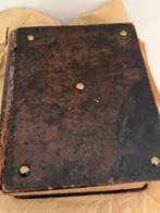 Bijbel  Oud boek met metalen noppen j evans, Antiek en Kunst, Antiek | Boeken en Bijbels, Ophalen of Verzenden