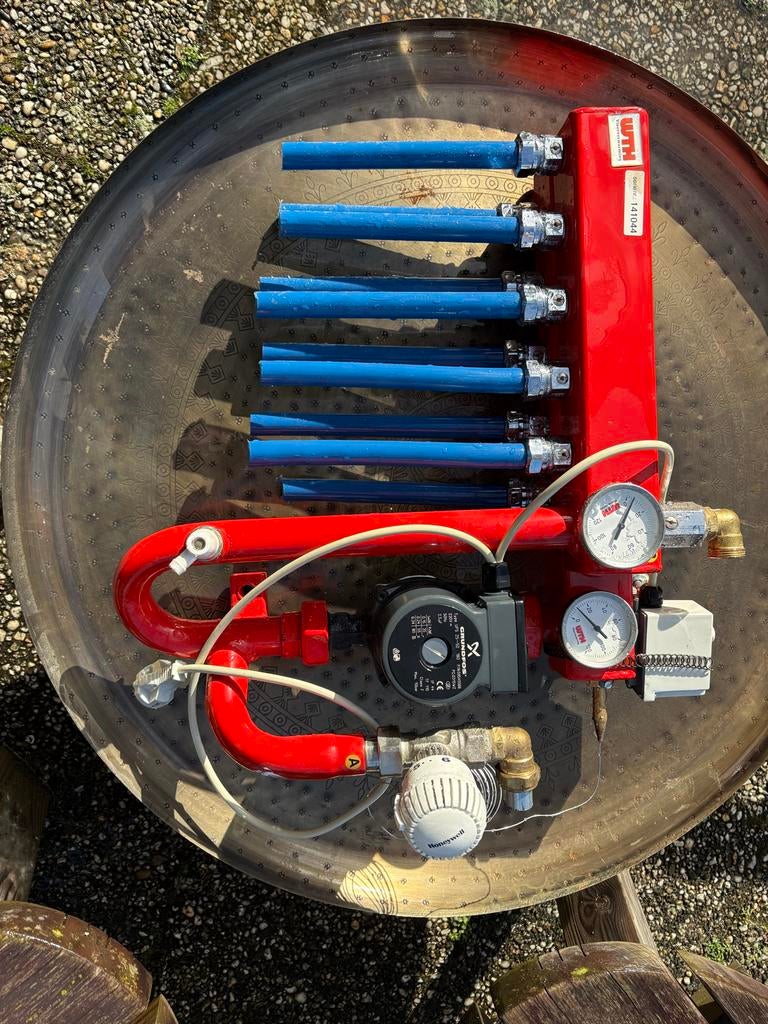 WTH vloerverwarming verdeler met pomp, Doe-het-zelf en Verbouw, Ophalen, 30 tot 80 cm, Gebruikt, Overige typen