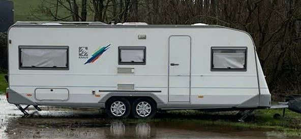 KNAUS caravan, Vast bed, 7 tot 8 meter, Treinzit, Particulier