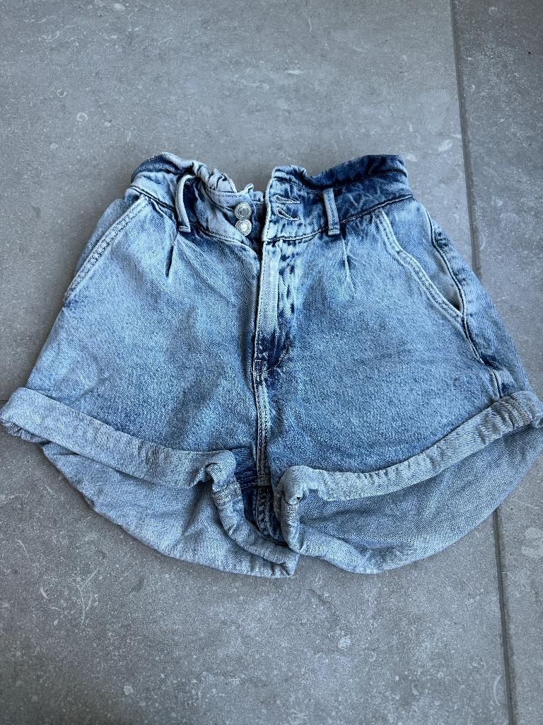 Korte spijkerbroek Bershka maat XS, Blauw, Zo goed als nieuw, W27 (confectie 34) of kleiner, Bershka