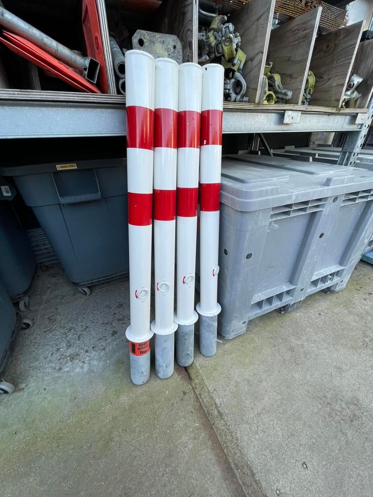 Afzetpaal rood wit 4 stuks uitneembaar, Ophalen of Verzenden, Zo goed als nieuw, Minder dan 2 meter