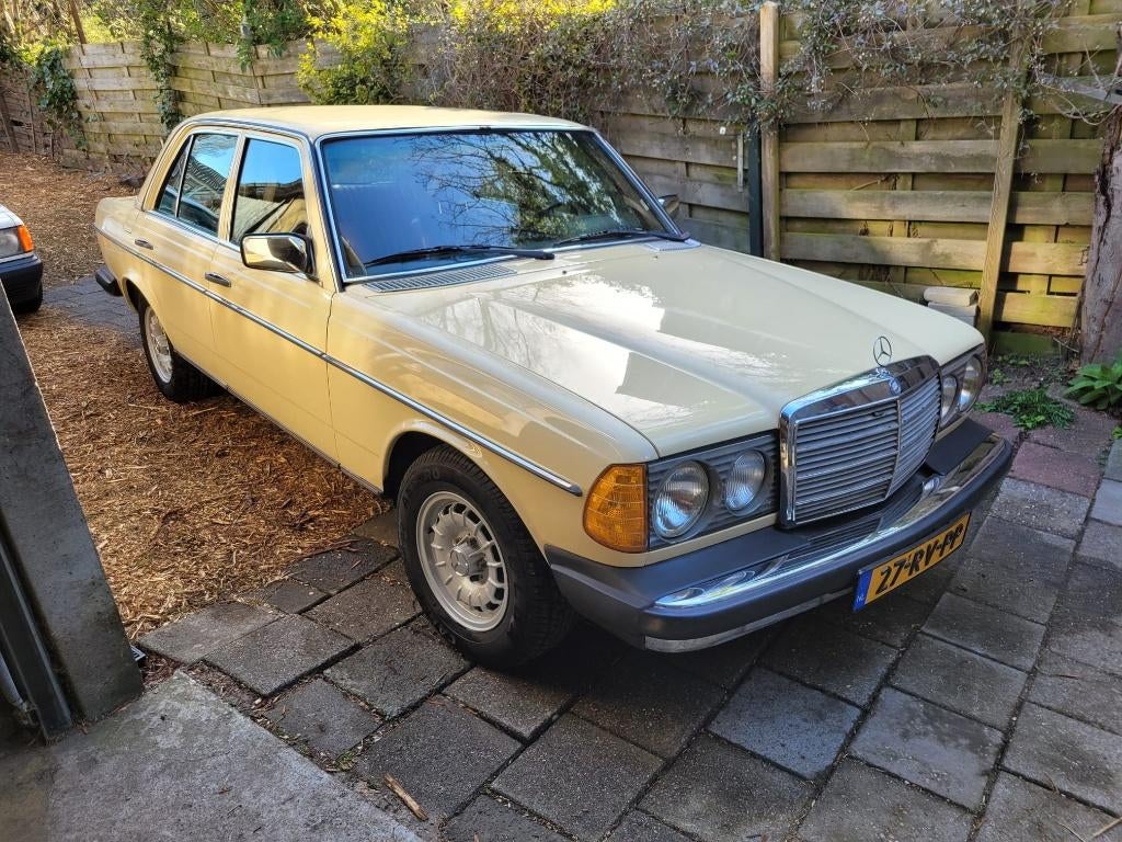 Mercedes-Benz W123 300 D Automaat 1978 Beige US-Spec APK, Automaat, Achterwielaandrijving, Beige, Leder en Stof
