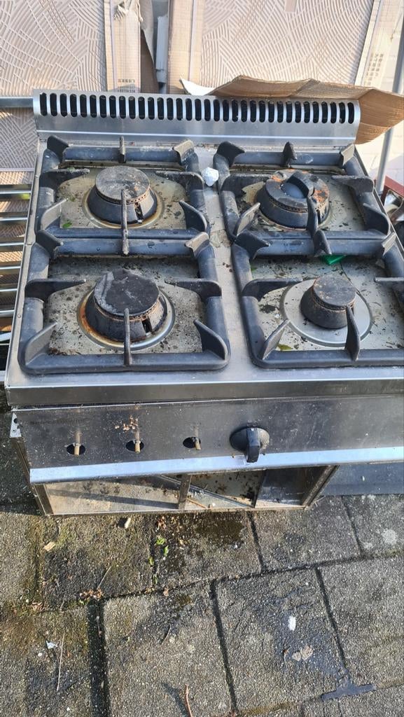 Gratis gasfornuis in Rotterdam, Witgoed en Apparatuur, Fornuizen, Gebruikt, Vrijstaand, Gas, 4 kookzones, Ophalen of Verzenden