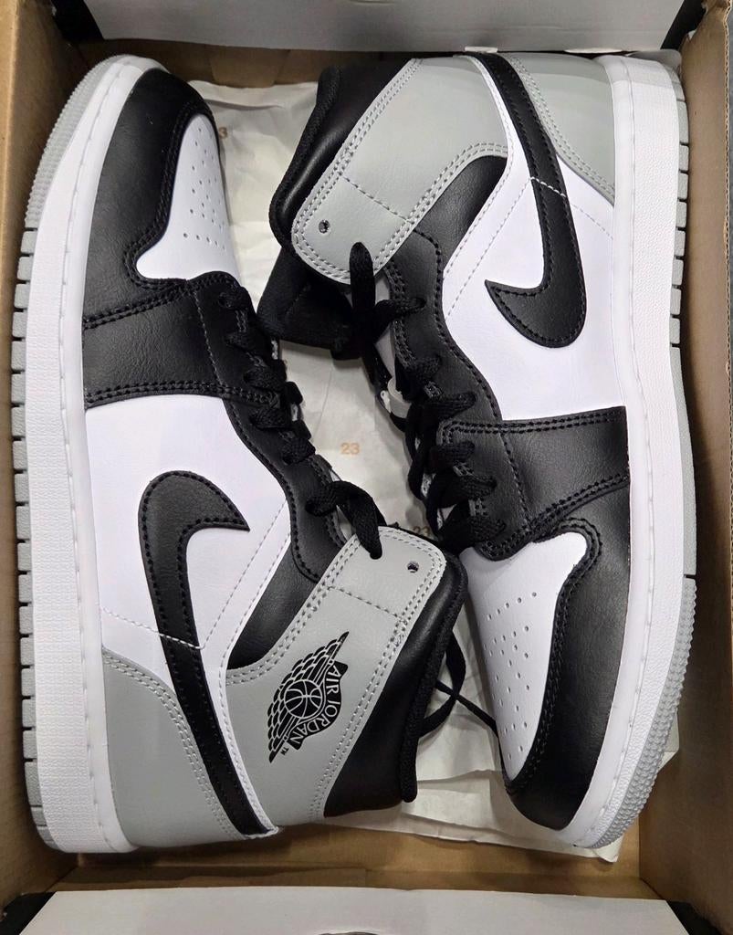 Nike Air Jordan 1 mid in maat 42 NIEUW, Overige kleuren, Nieuw, Ophalen of Verzenden, Sneakers of Gympen