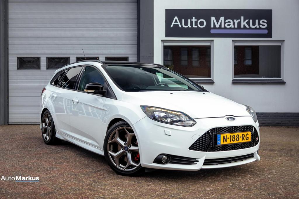 Ford Focus Wagon 2.0 EcoBoost ST-3|Recaro|Camera|Keyless|Led, Auto's, Euro 5, Gebruikt, 4 cilinders, 252 pk