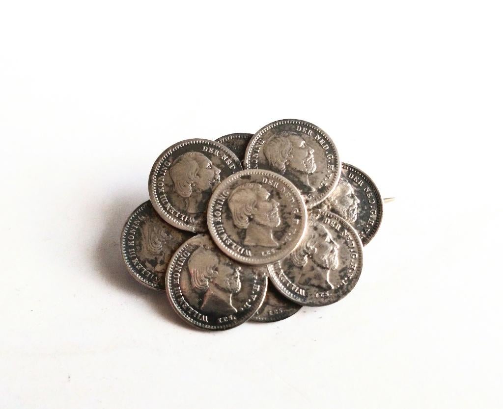 Zilveren stuivertjes uit 1850 broche van Koning Willem III, Ophalen of Verzenden, Zilver