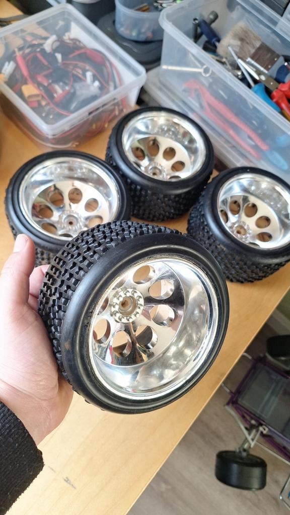 FG stadium/monster wielen met zeldzame LSD banden, Overige merken, Gebruikt, Ophalen of Verzenden, Groter dan 1:32