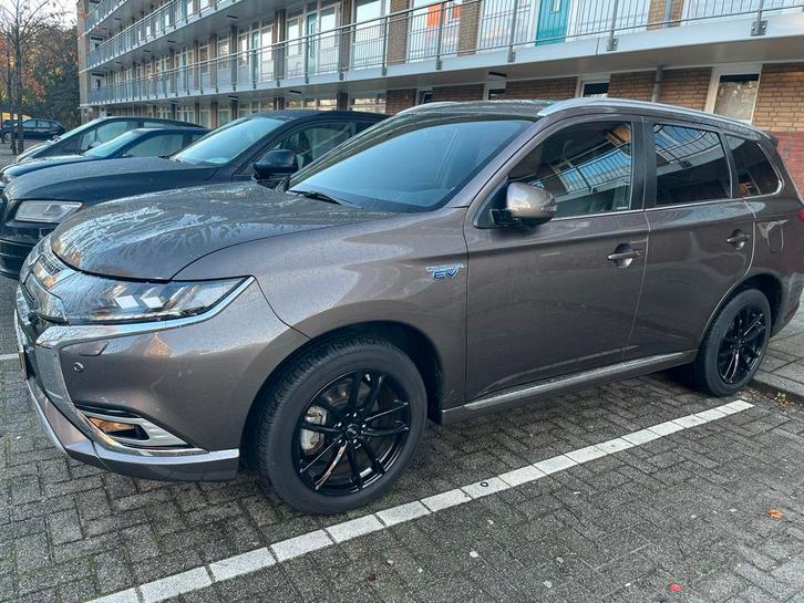 Mitsubishi Outlander 2.4 Dohc Mivec Phev 240pk 4WD Aut 2019, Auto's, Mitsubishi, Particulier, Outlander, Hybride Elektrisch/Benzine