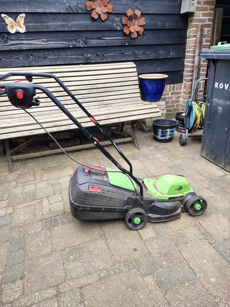 Elektrische Grasmaaier - Compact en Efficiënt, Tuin en Terras, Grasmaaiers, Gebruikt, Elektrische grasmaaier, 30 t/m 39 cm, Cirkelmaaier