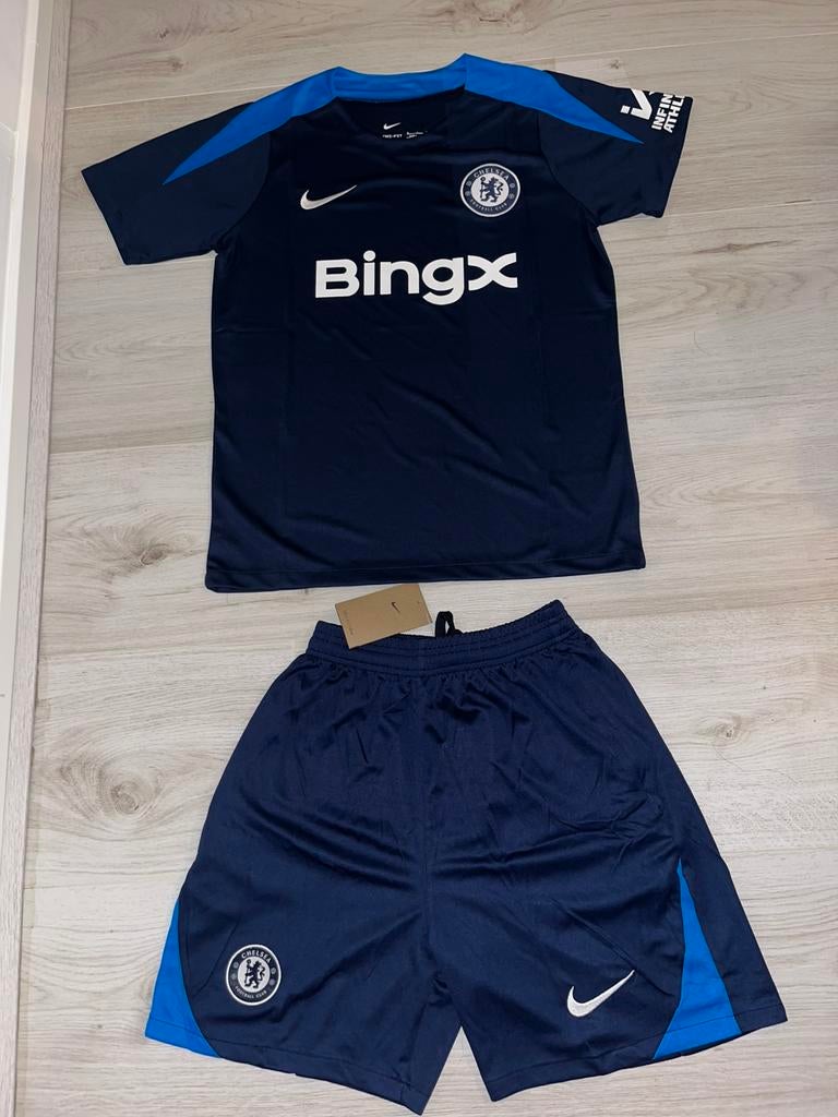 Chelsea trainingsetje maat S, Maat S, Ophalen of Verzenden, Nieuw, Shirt
