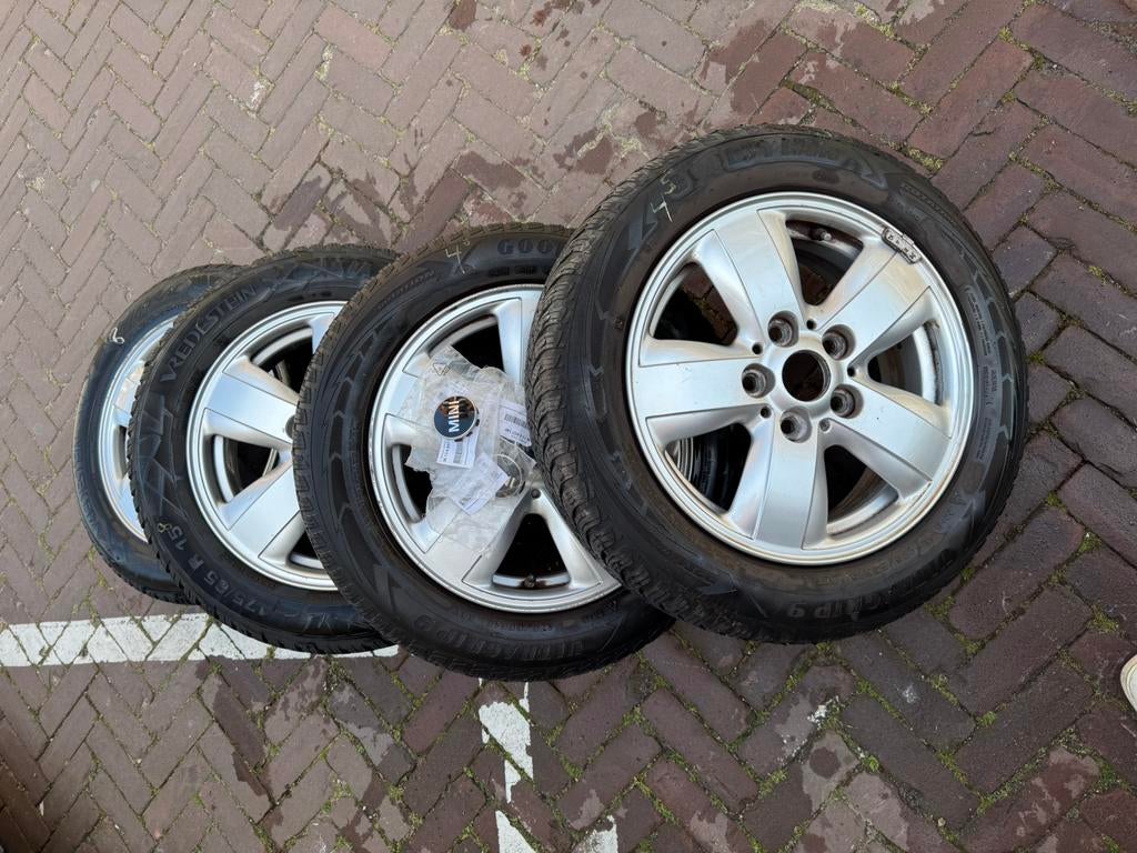 Originele MINI 15” lichtmetalen velgen met winterbanden m, Auto-onderdelen, Banden en Velgen, Ophalen, Gebruikt, 15 inch, 175 mm