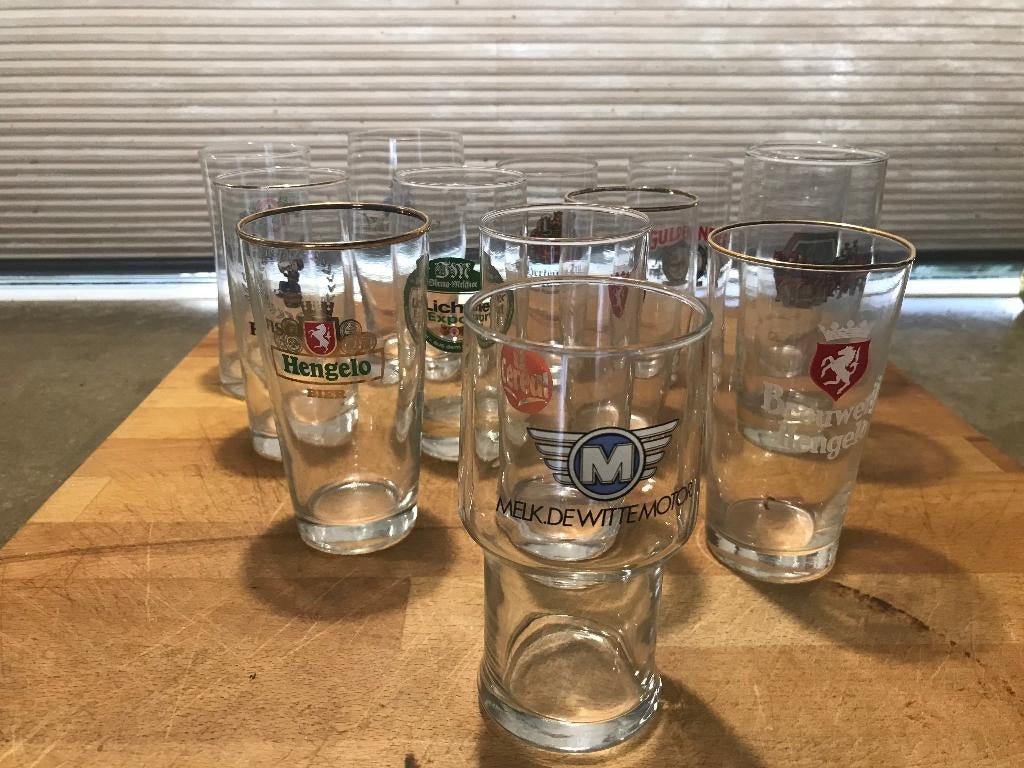 13 verschillende bierglazen met verschillende opdrukken, Verzamelen, Ophalen, Gebruikt, Glas of Glazen, Overige merken