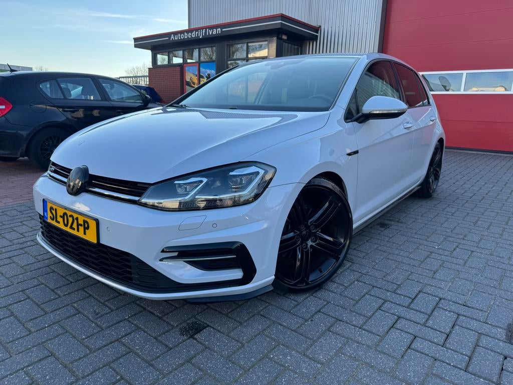 Volkswagen Golf 1.5 TSI R-Line DSG Virtual Cockpit Automaat, 1498 cc, 4 cilinders, Wit, 149 pk