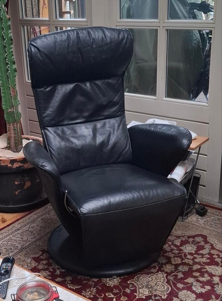 Zwart lederen topform relaxfauteuil, Ophalen, Gebruikt, Leer, 50 tot 75 cm