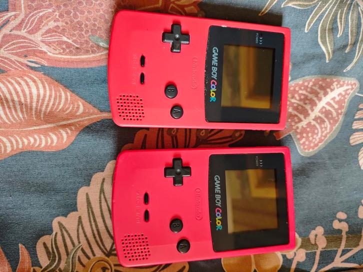 2x Game Boy Color Compleet Set - Roze-rode, Spelcomputers en Games, Spelcomputers | Nintendo Game Boy, Zo goed als nieuw, Game Boy Color