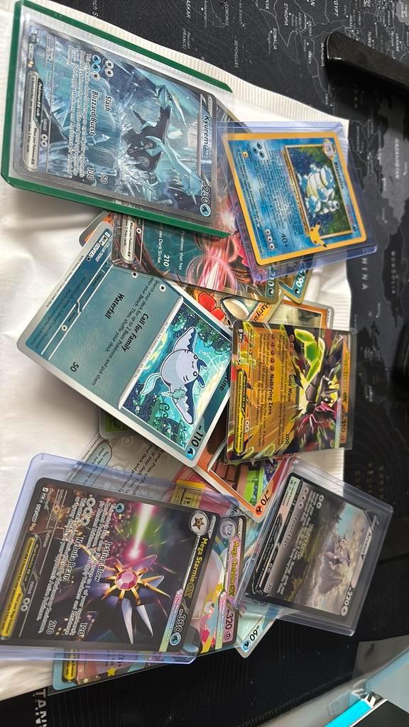 Pokemon lotjes kans op flinke kaarten!, Hobby en Vrije tijd, Verzamelkaartspellen | Pokémon, Zo goed als nieuw, Meerdere kaarten