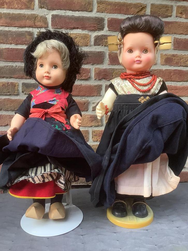 Klederdracht oude poppen top gekleed, prijs v.Samen, Verzamelen, Poppen, Zo goed als nieuw, Pop, Ophalen of Verzenden