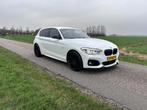 BMW 1-serie 118i M-PERFORMANCE | AUTOMAAT | CARPLAY | NAP, Auto's, Alcantara, Wit, Origineel Nederlands, 650 kg